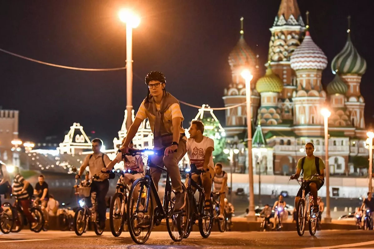 Москвичей и гостей столицы пригласили на ночной велофестиваль