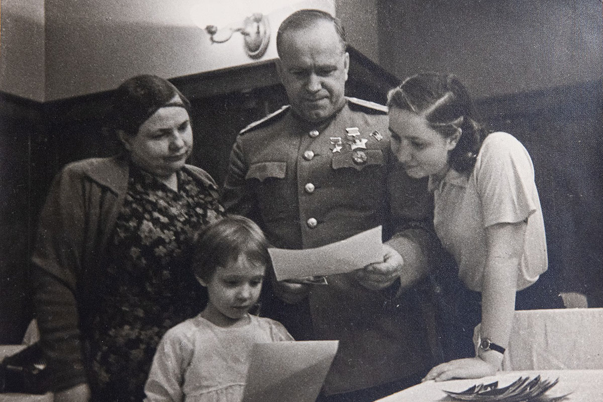 В Музее Победы открывается посвященная Николаю Бархатлеву выставка «Семейные реликвии»