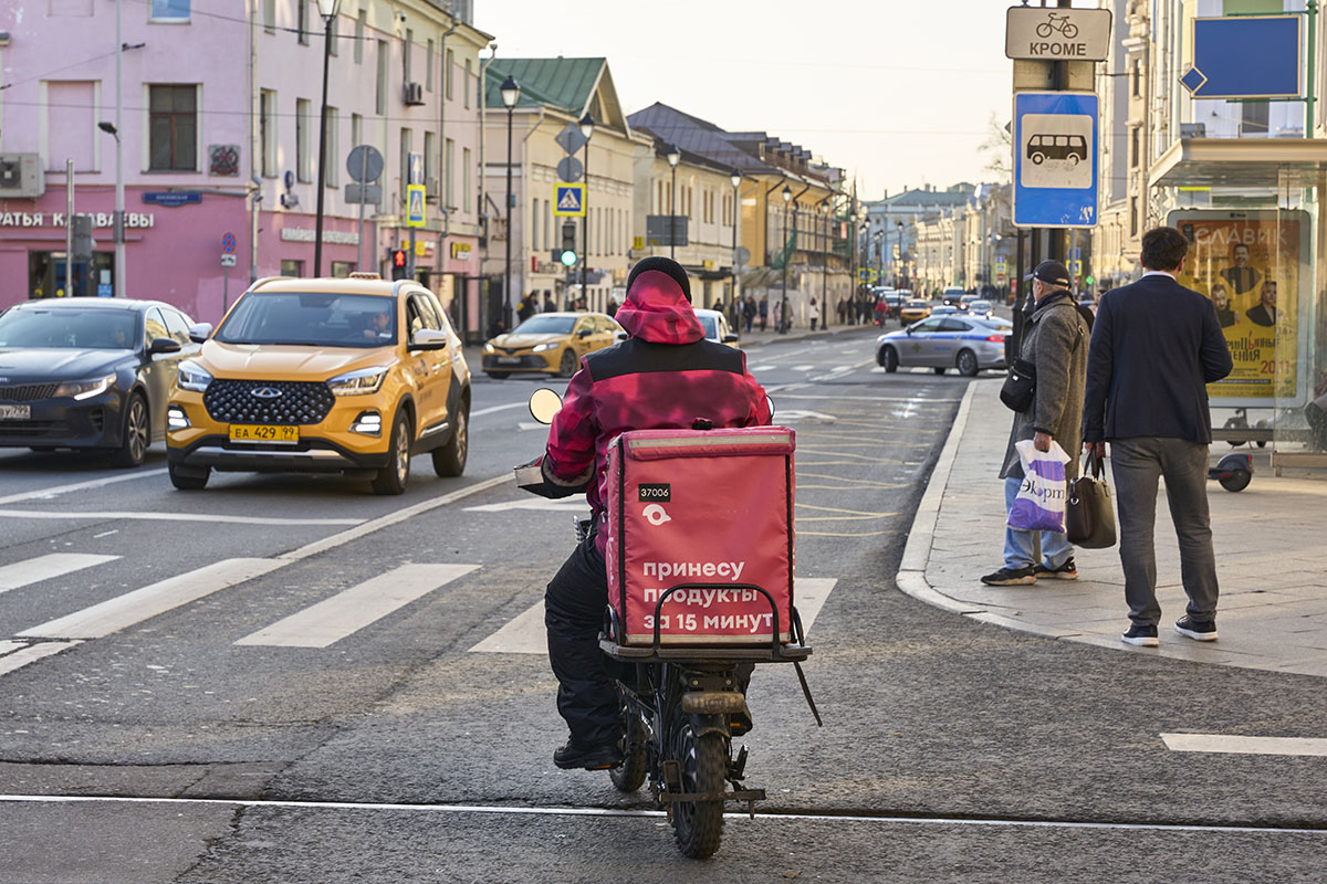 Рост онлайн-продаж продуктов питания и товаров в России замедлился